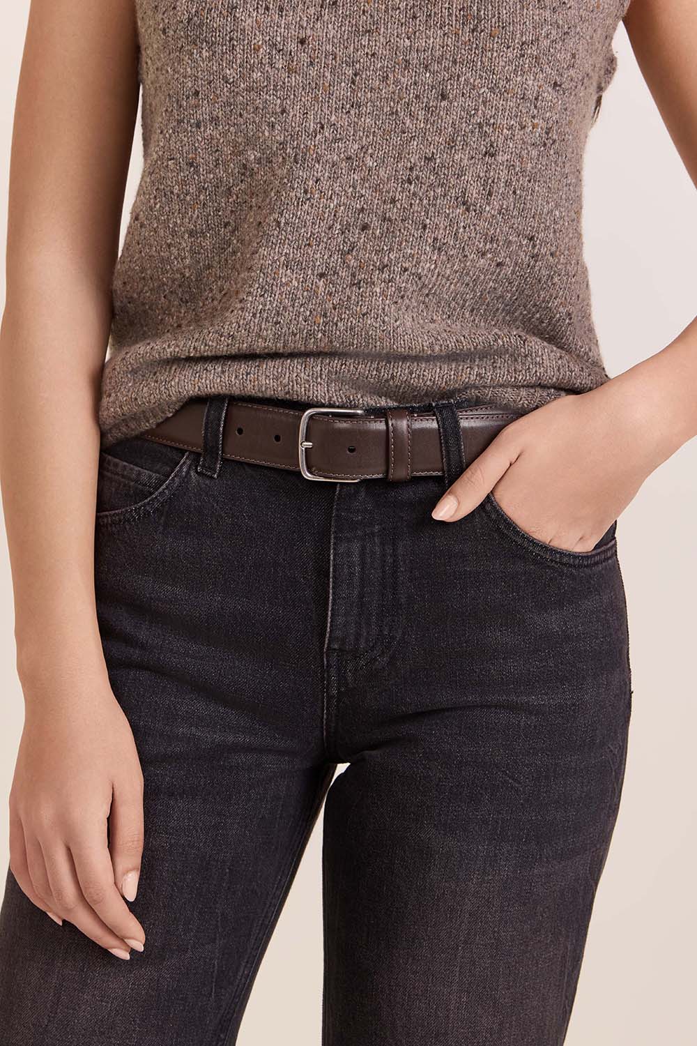 תמונת כל הלוק של חגורת עור